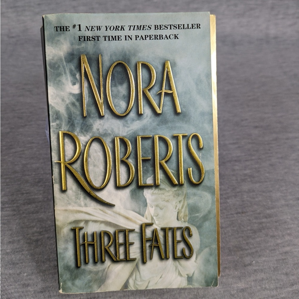 Nora Roberts: Three Fates (Paperback)